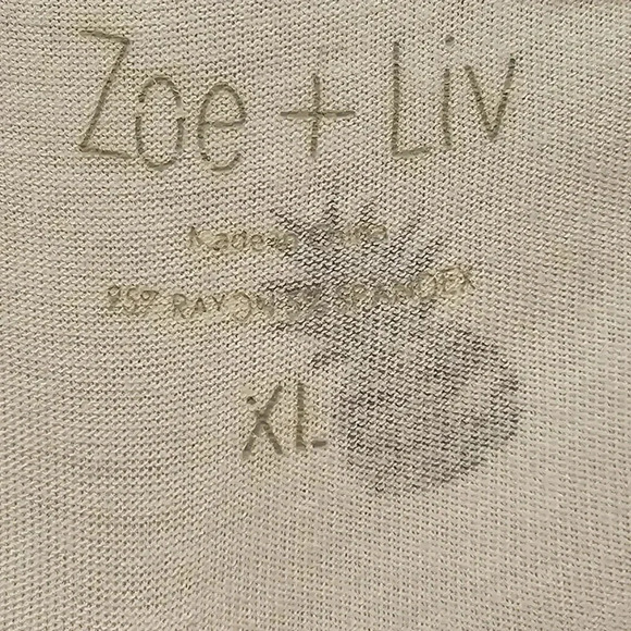 Zoe + Liv, Size XL, Off-White Tee w/Silver Pineapples Print - Picture 10 of 11